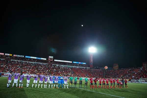 Los 22 protagonistas en el Estadio Caliente.