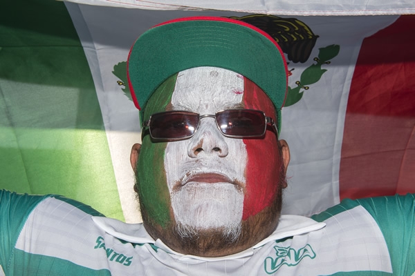 Los rostros pintados apoyando al Tricolor.