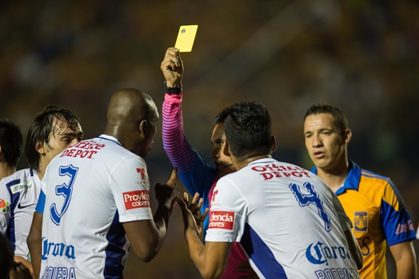Los Tuzos se vieron muy mal y se llevaron varias amarillas.