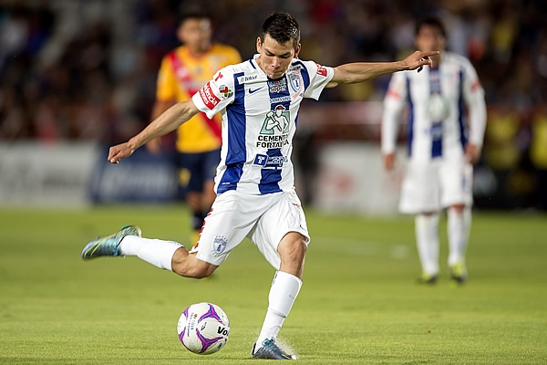 Lozano, de los más activos en el primer tiempo.