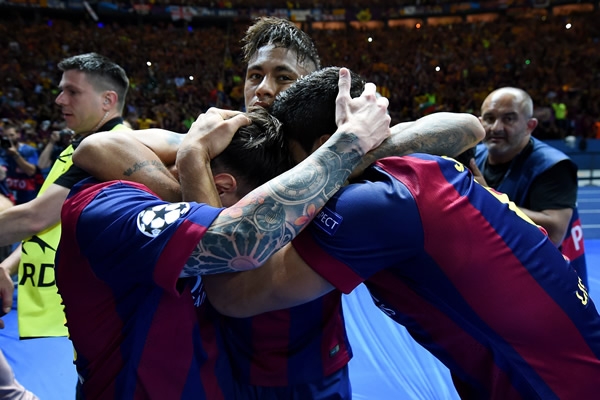 Luis Suárez amplió la ventaja y dio la gran victoria a Barça.