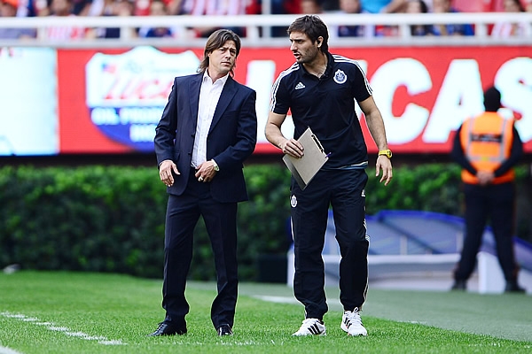 Matías Almeyda durante el duelo ante Gallos Blancos.