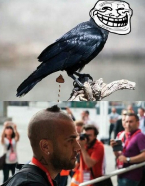 Memes del exótico peinado de Dani Alves
