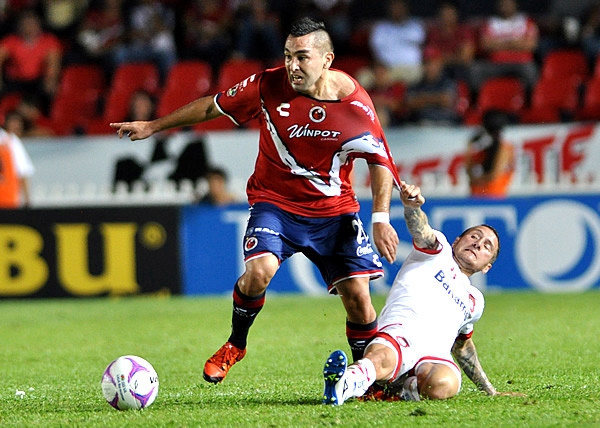 Meneses se repuso tras fallar un penal al minuto 28.