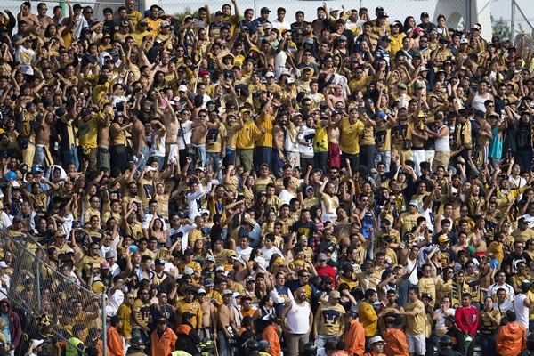Miles de seguidores de Pumas acudieron al Estadio BUAP.