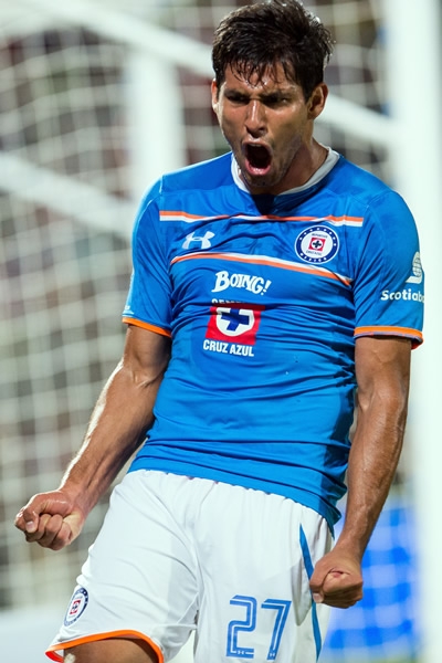 13 minutos después del gol santista, Benítez puso el empate a uno.