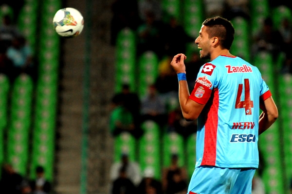 Nervo le reclama a los suyos, Santos no baja los brazos.