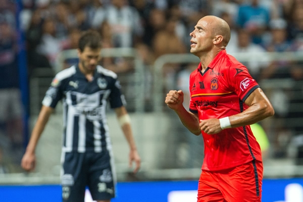 Ochoa puesto en ventaja de 2-1 a los suyos.