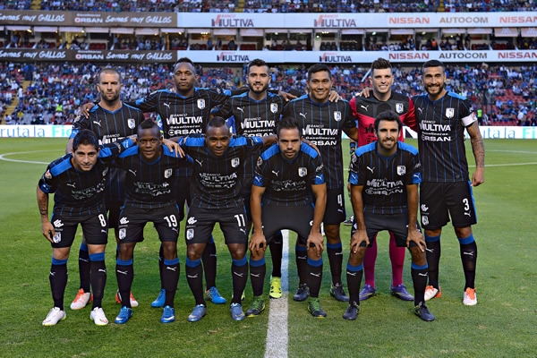 Con un once inicial conocido, Gallos saltó a la cancha de casa.