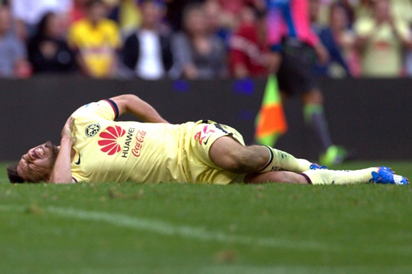 Oribe ya no pudo seguir y tuvo que salir de cambio.