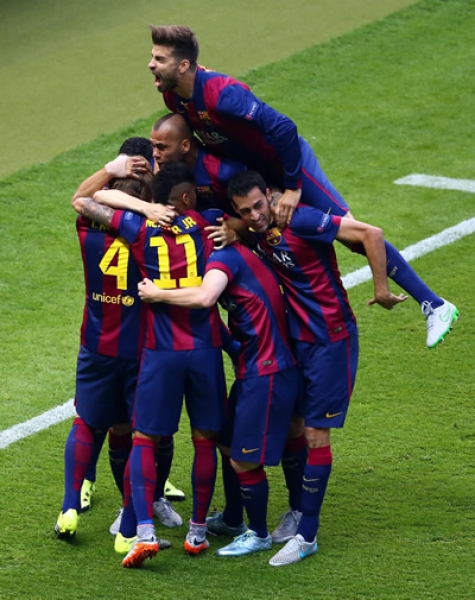 A pase de Iniesta, Rakitic logró poner ventaja al Barcelona.