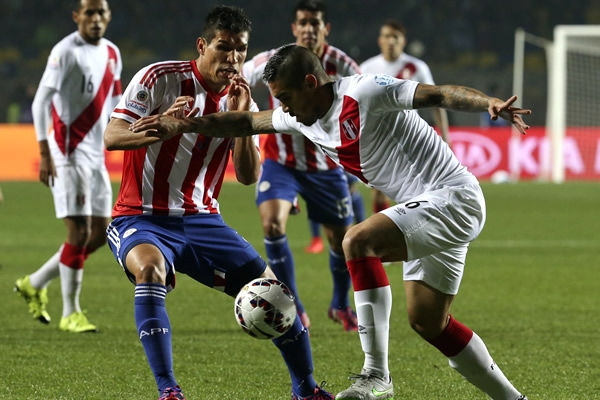 Pese a la intención, el primer tiempo terminó sin goles.