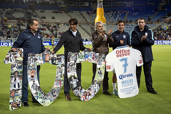Pizarro es homenajeado por sus 100 partidos con los Tuzos.