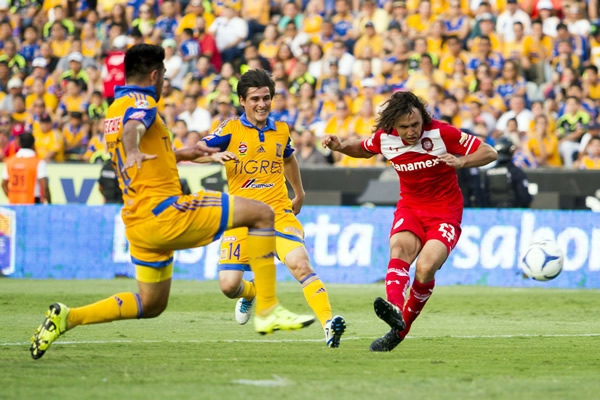 Poco firme se vio la defensa de los universitarios.