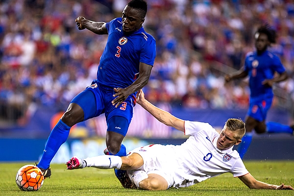 Por momentos el duelo se tornó ríspido.