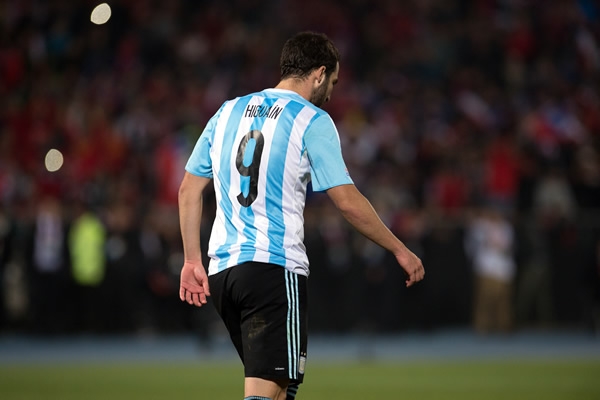 Por si no fuera poco la falla en una clara de gol, también lo hizo en el penal.