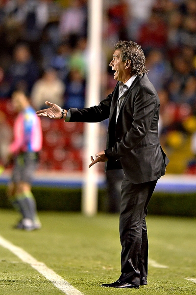 Romano lució desesperado en el área técnica.