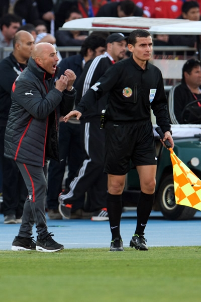 Sampaoli, desesperado luego de que el gol no caía.