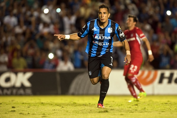 Sanvezzo marcó de penal.