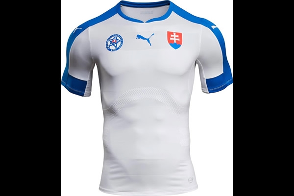 Selecciones europeas presentaron nuevas pieles.