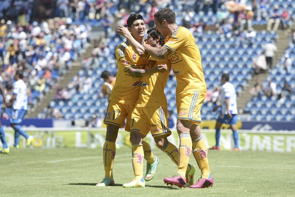 Tigres derrotó al Puebla a domicilio y pelea por la Liguilla
