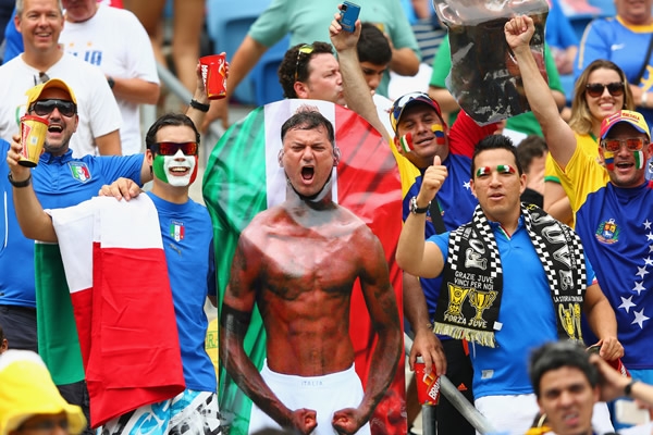 Un peculiar aficionado italiano.