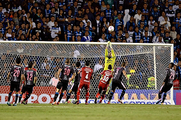 Volpi tuvo una destacada actuación bajo los tres palos.