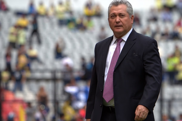 Vucetich salió con sus mejores armas a imponer sus condiciones.