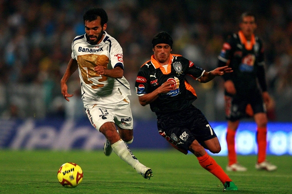 Acción Pumas 1-0 Pachuca.