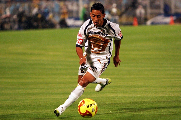 Acción Pumas 1-0 Pachuca.