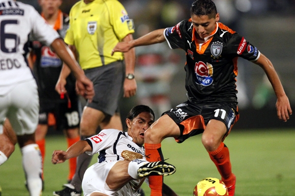 Acción Pumas 1-0 Pachuca.