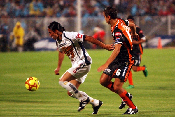 Acción Pumas 1-0 Pachuca.