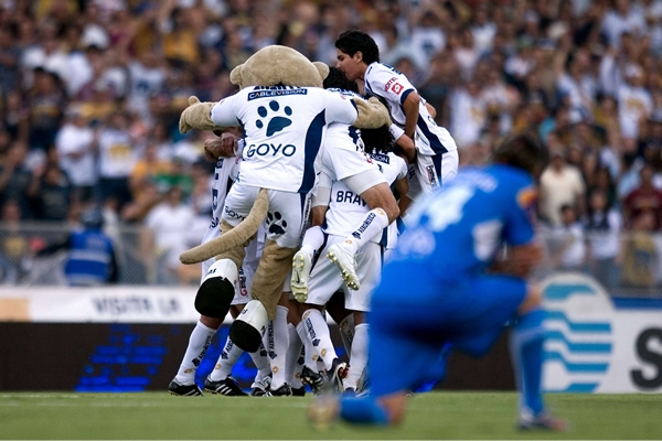 Hasta Goyo saltó al campo a festejar