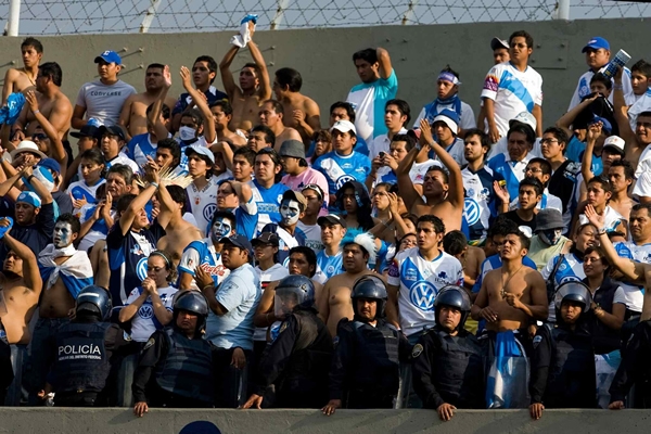La afición de Puebla bien resguardada