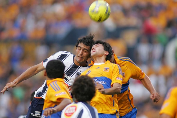 Lucha por el balón.