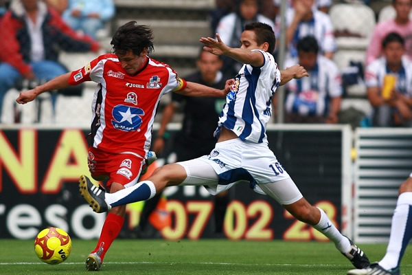 Santibañéz dio problemas todo el partido.