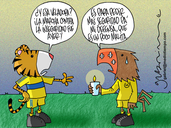 América prende una vela pidiendo que mejore su defensa. América prende una...