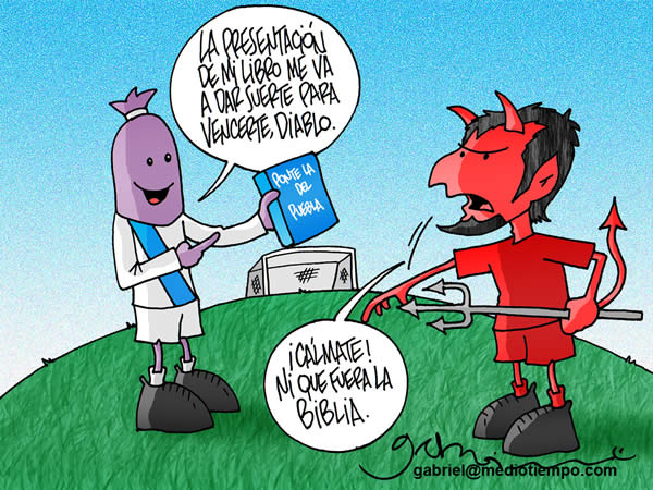 El Camote le dice al Diablo que la presentación de su libro le dará suerte....