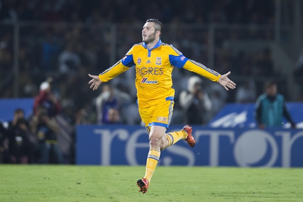Todo parecía fiesta en CU, Gignac mandó callar las gradas con un golazo.