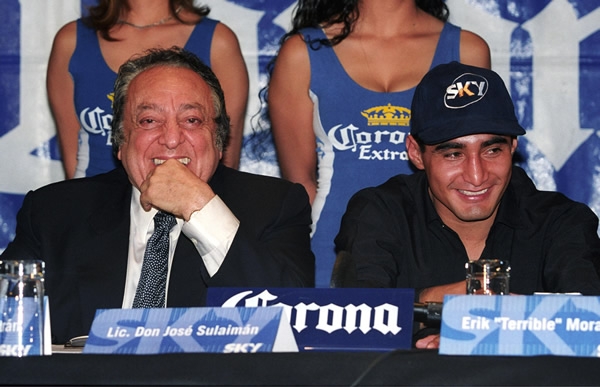 A lado de Erick Morales en enero de 2003.