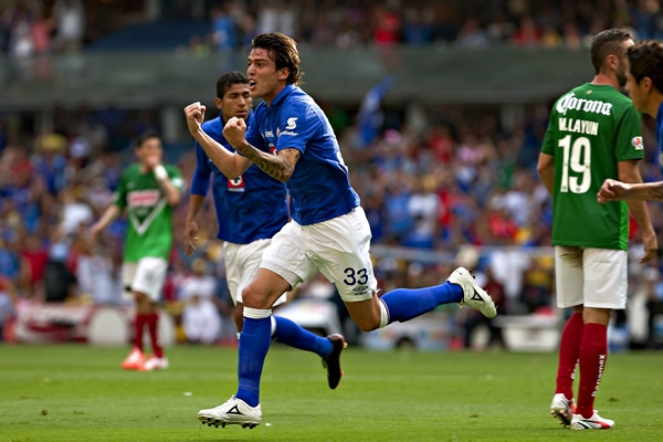 A los 18 minutos, Formica silenció el Azteca.