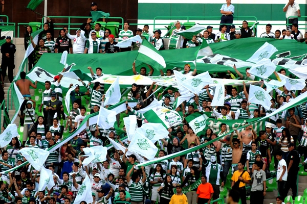 la afición albiverde empieza a poblar las gradas del TSM.