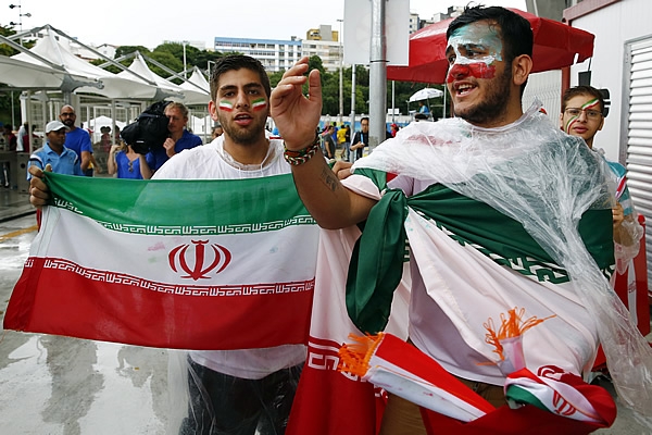 La afición de Irán prevalece en el Bosnia vs Irán.