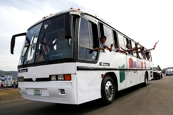 Aficionados de Necaxa se trasladaron a Tepic en autobús.