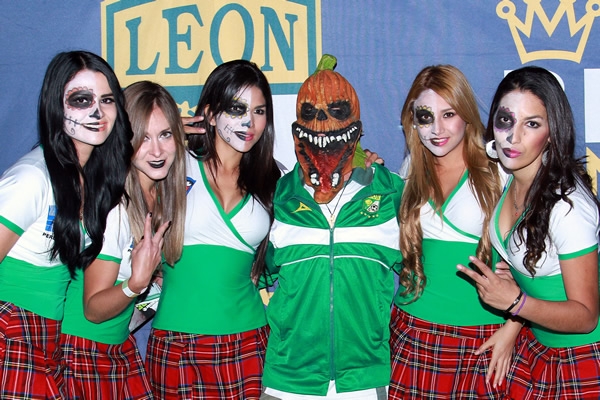 Aficionados no perdieron la oportunidad de fotografiarse.