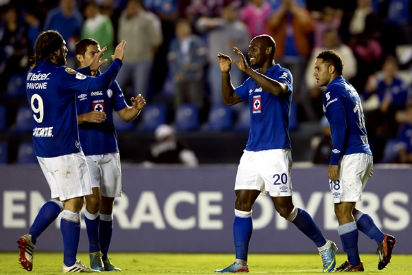 El africano puso un excelso golazo, es el tercero de los cementeros.