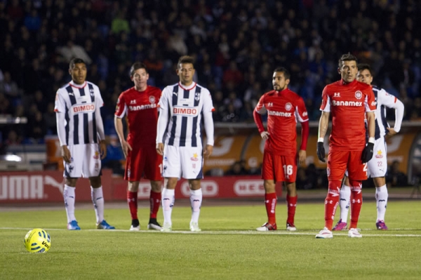 Al 15, Benítez marcó a la izquierda desde los 11 pasos.