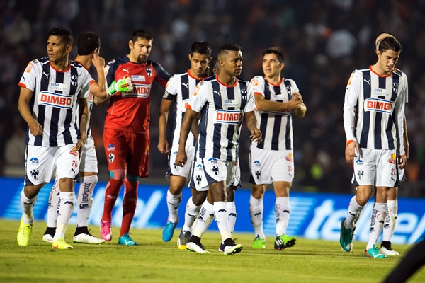 Al descanso, las escuadras se fueron en cero.