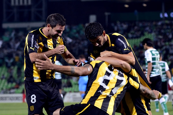 Al minuto de juego, Peñarol ya gana en TSM.