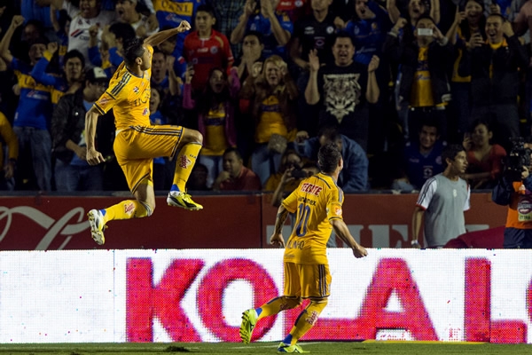 Al minuto ocho, los Felinos ya vencian a La Máquina.